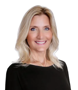 Portrait of Cheryl Henderson, Realtor