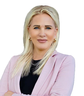Portrait of Janine Dasilva, Realtor