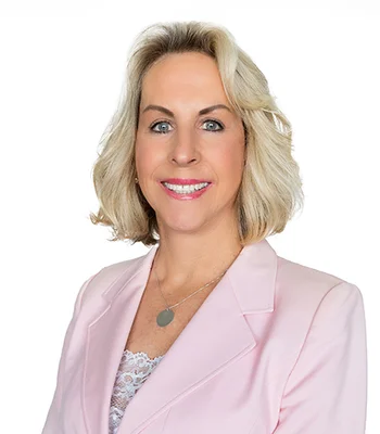 Portrait of Suzanne Slate, Realtor