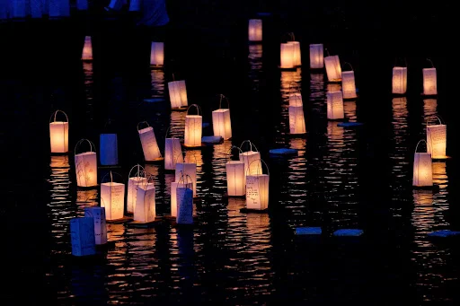 bon_festival_lanterns_512