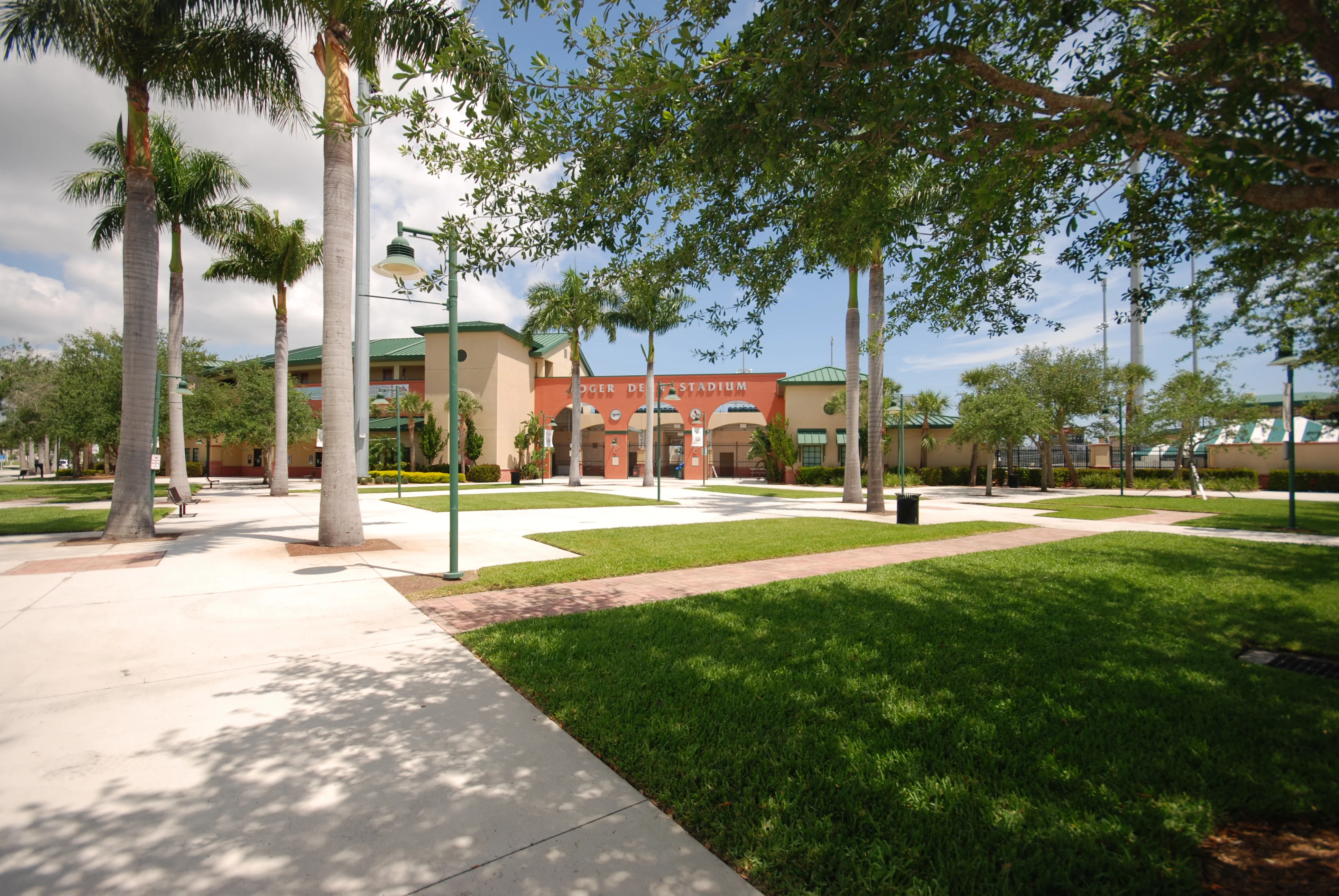 roger_dean_stadium1_3872