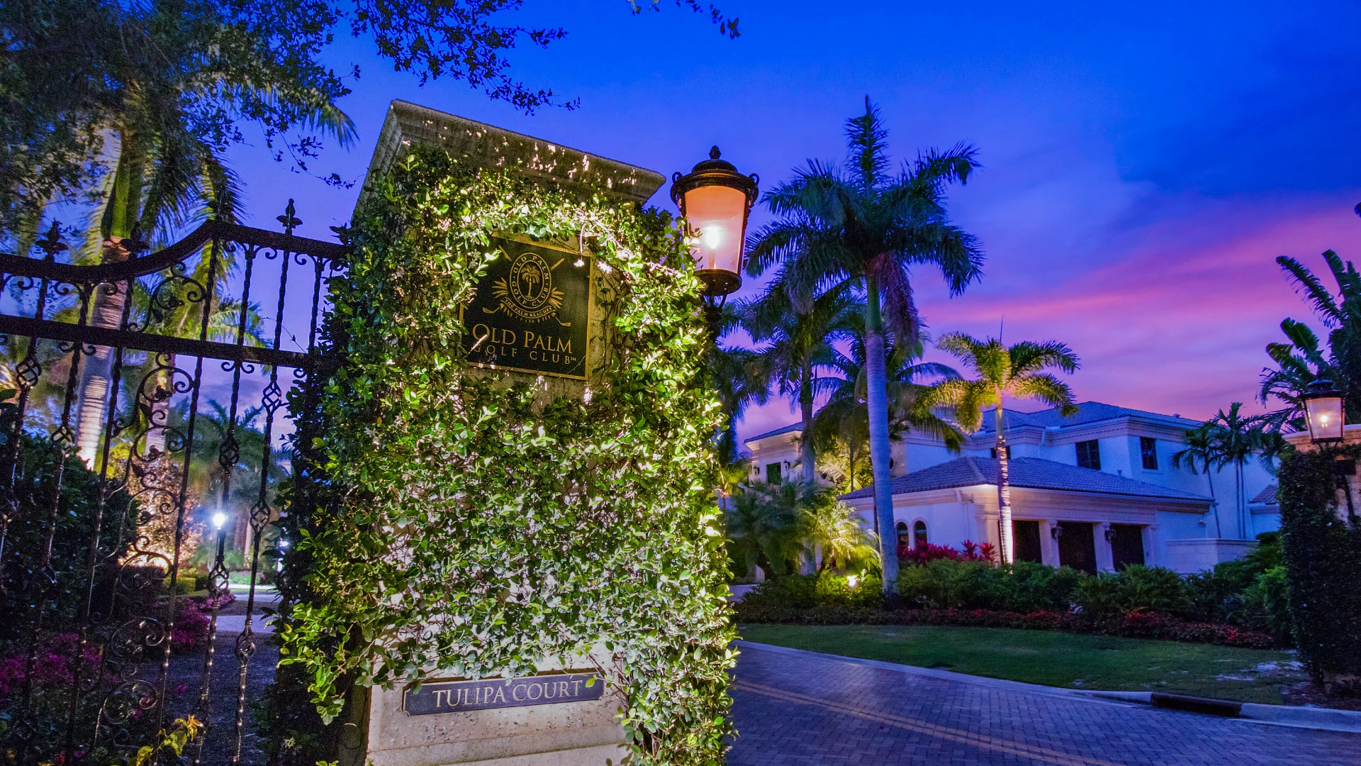 the sign at the entrance to Old Palm in Palm Beach Gardens, FL